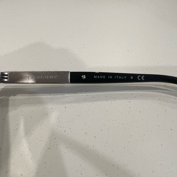 Burberry eye glasses - Picture 3 of 6